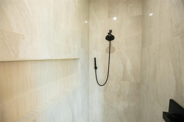 interior details with a tile shower