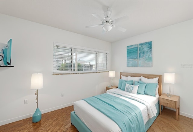 bedroom with a ceiling fan and baseboards