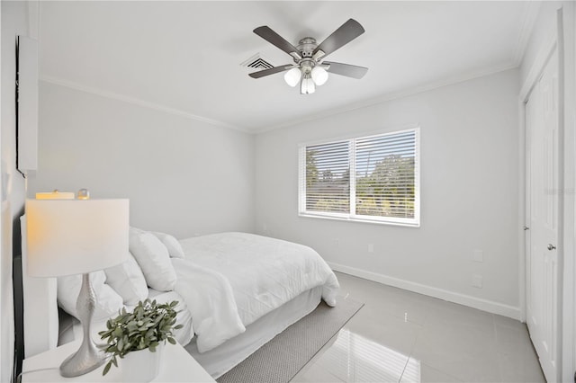 bedroom with a ceiling fan, baseboards, ornamental molding, and a closet