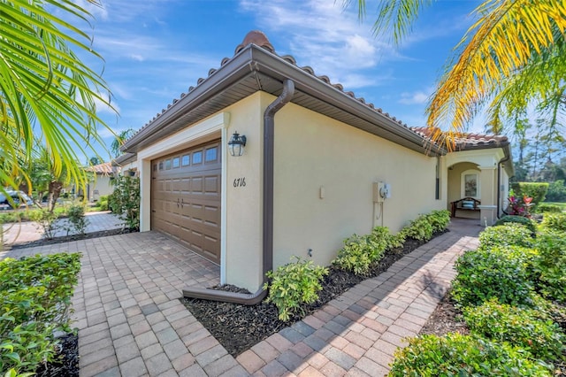 garage featuring decorative driveway