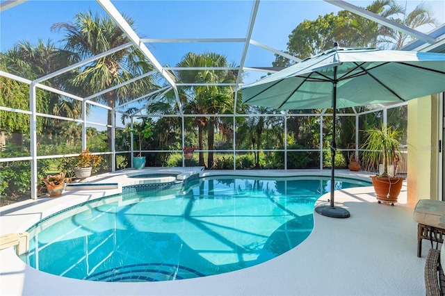 view of swimming pool with a patio, a lanai, and a pool with connected hot tub