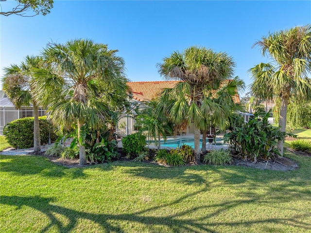 view of yard featuring an outdoor pool