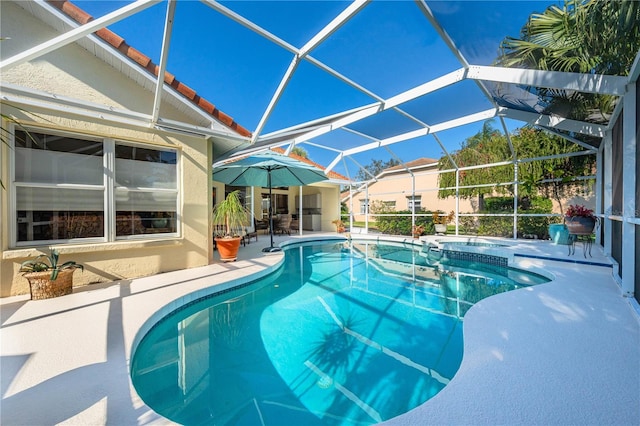 view of swimming pool with a lanai, a patio area, and a pool with connected hot tub