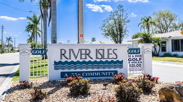 view of community / neighborhood sign