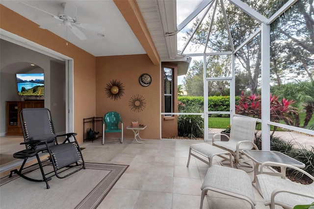 sunroom featuring a ceiling fan