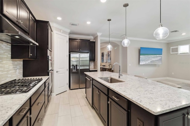 kitchen featuring visible vents, appliances with stainless steel finishes, a kitchen island with sink, under cabinet range hood, and a sink