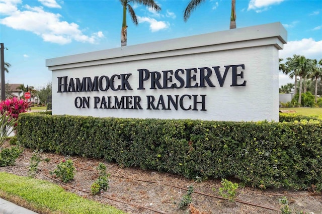 view of community / neighborhood sign