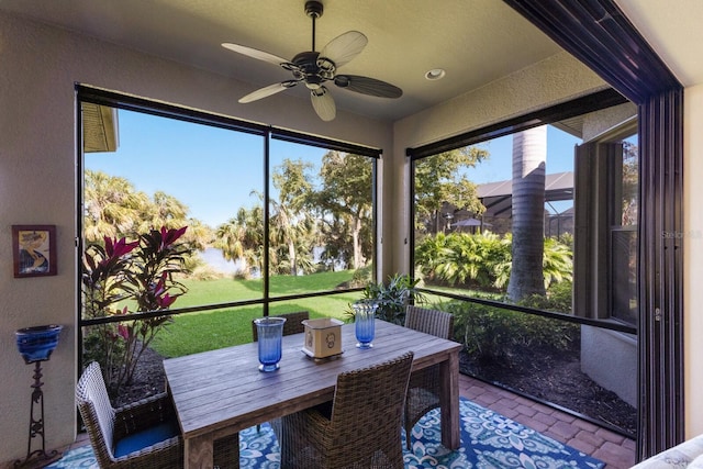 sunroom featuring a healthy amount of sunlight and a ceiling fan