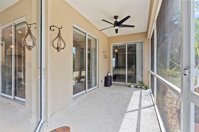 sunroom with ceiling fan