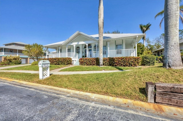 view of front of property featuring a porch and a front lawn