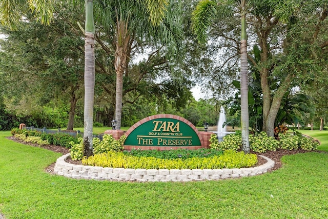 community sign with a yard