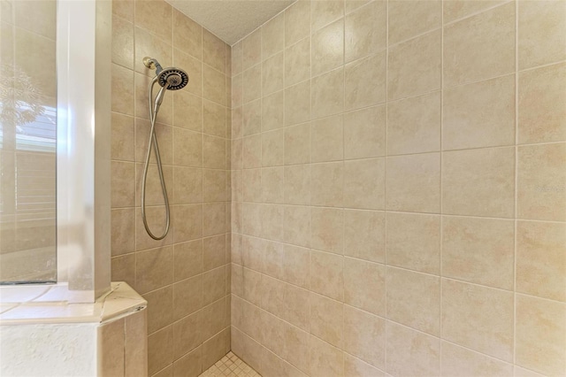 full bathroom featuring a tile shower