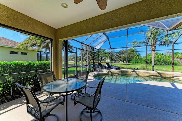 outdoor pool featuring a lanai, outdoor dining area, a ceiling fan, and a patio