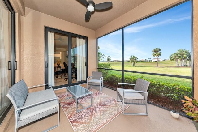 sunroom with ceiling fan