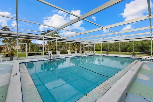 outdoor pool with a lanai and a patio area