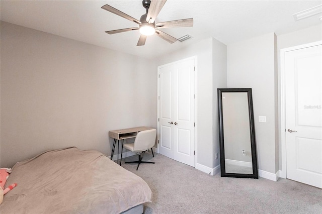 bedroom featuring carpet floors, baseboards, visible vents, and a ceiling fan