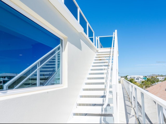 534 Beach Rd, Sarasota, FL 34242 - view of stairway