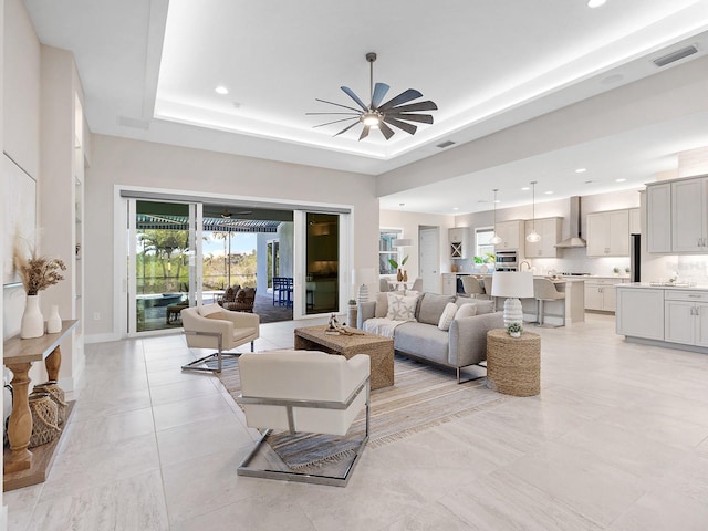 813 Tailwind Pl, Sarasota, FL 34240 - living area featuring recessed lighting, a tray ceiling, a ceiling fan, and baseboards