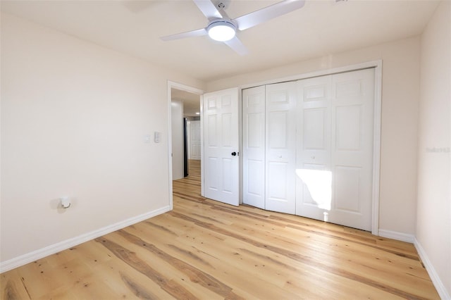 unfurnished bedroom featuring a ceiling fan, light wood-style floors, baseboards, and a closet