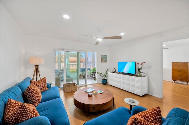 living room with baseboards, a ceiling fan, wood finished floors, and recessed lighting