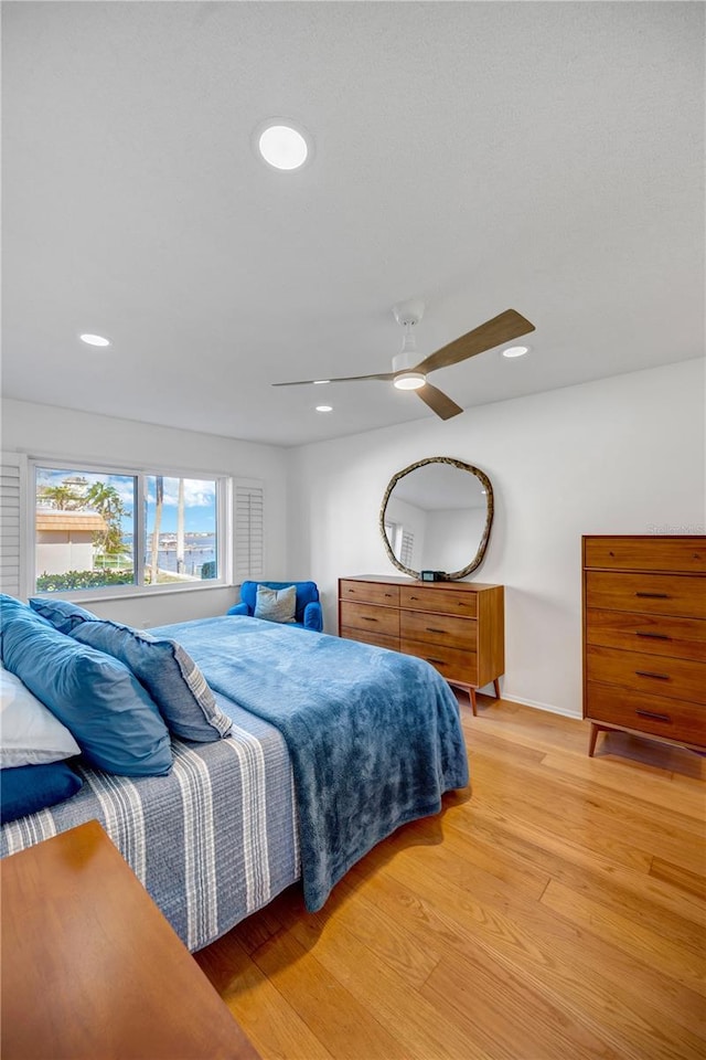 bedroom featuring light wood-type flooring, a ceiling fan, and recessed lighting