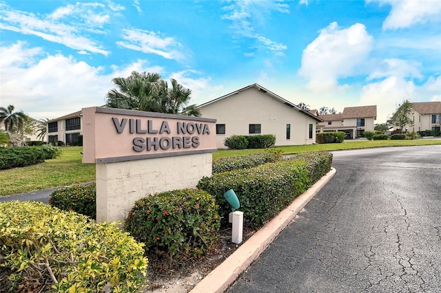 view of community / neighborhood sign