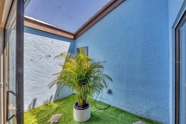 view of side of property with a lawn and stucco siding