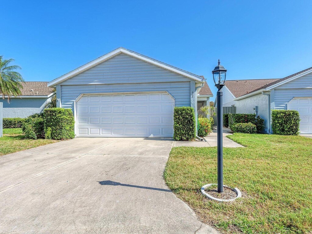 612 Ironwood Cir Unit 170, Venice, FL 34292 - view of front of property featuring a detached garage and a front lawn