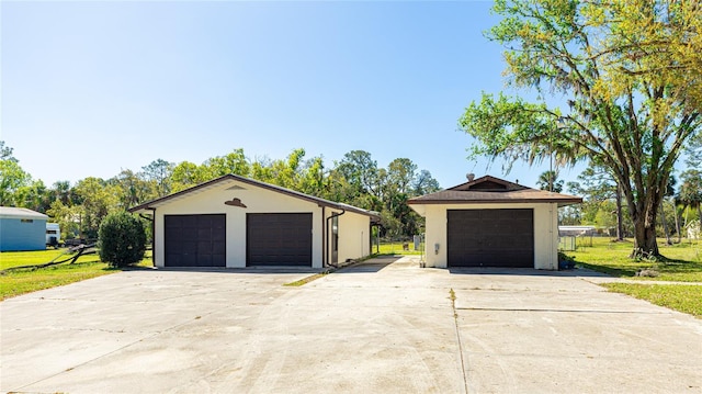 view of detached garage