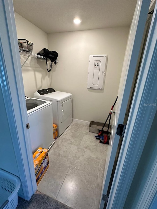 laundry area with recessed lighting, a textured ceiling, laundry area, independent washer and dryer, and baseboards