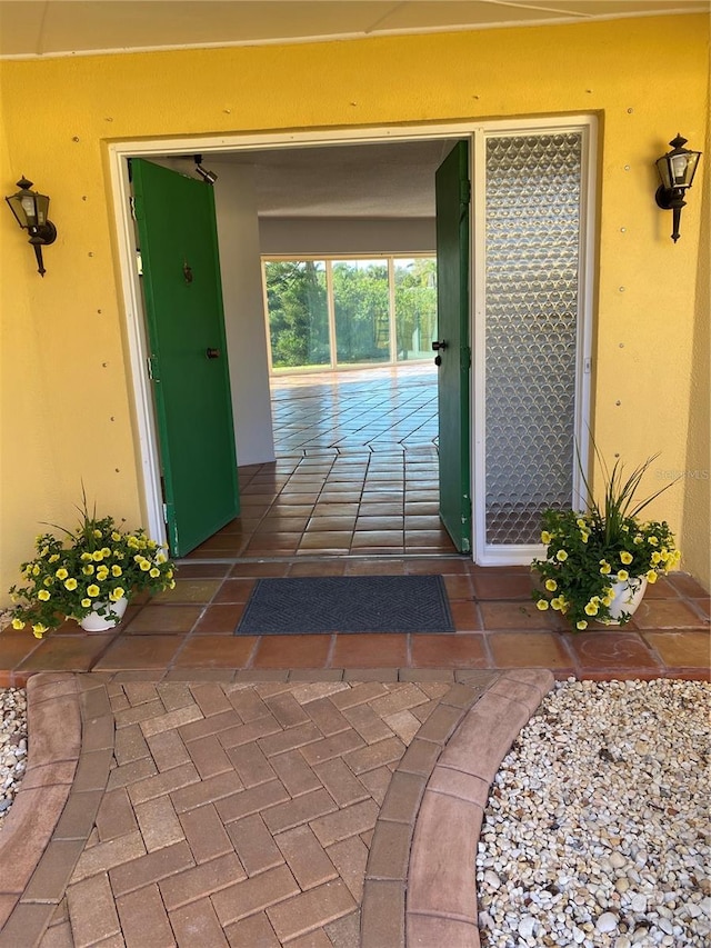 view of exterior entry with stucco siding