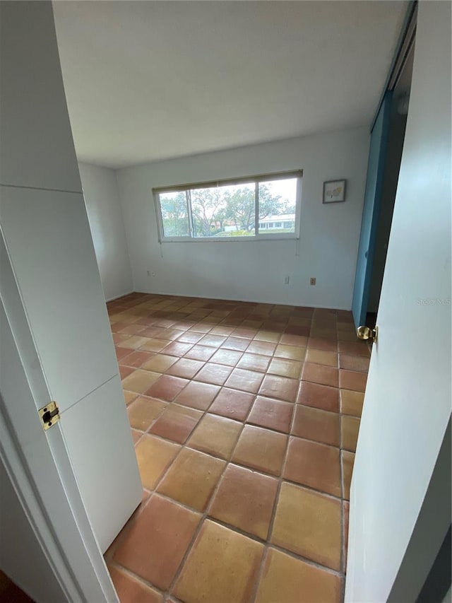 spare room featuring light tile patterned flooring