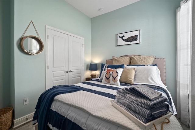 bedroom featuring baseboards and a closet