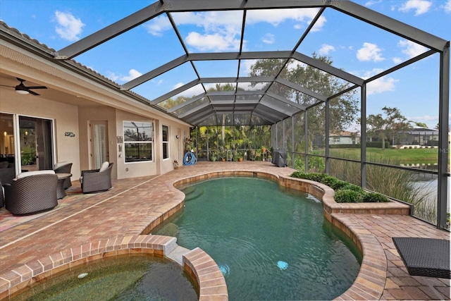 view of swimming pool featuring a pool with connected hot tub, a patio, area for grilling, and ceiling fan