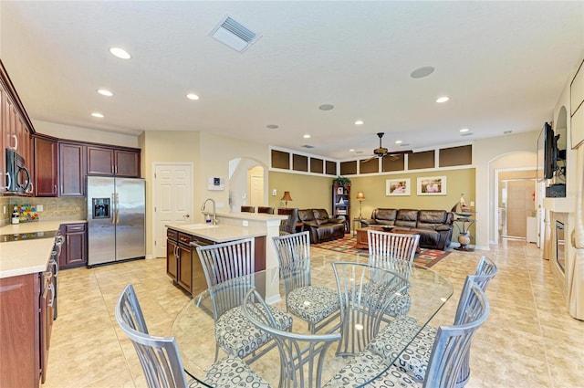 dining room with ceiling fan, visible vents, arched walkways, and recessed lighting