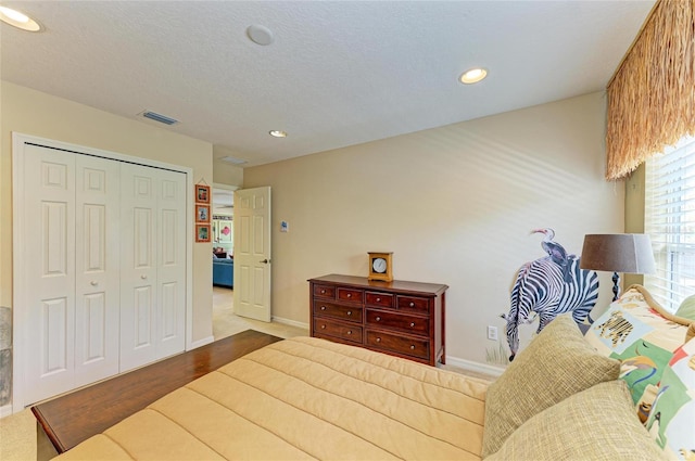 bedroom with recessed lighting, a closet, visible vents, a textured ceiling, and baseboards