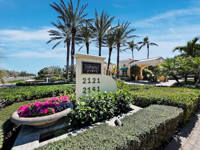 view of community / neighborhood sign