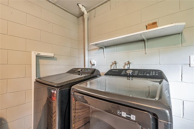 laundry room featuring laundry area and washer and clothes dryer