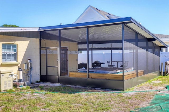 2564 Wood St, Sarasota, FL 34237 - back of property featuring a sunroom and a carport