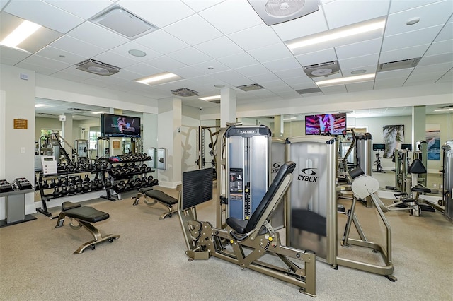 exercise room with visible vents and a drop ceiling