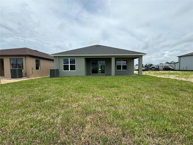 286 Hillshire Pl, Spring Hill, FL 34609 - rear view of property featuring stucco siding and a yard