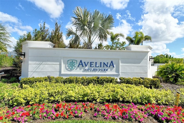 view of community / neighborhood sign