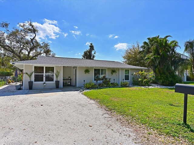 ranch-style house featuring a front lawn