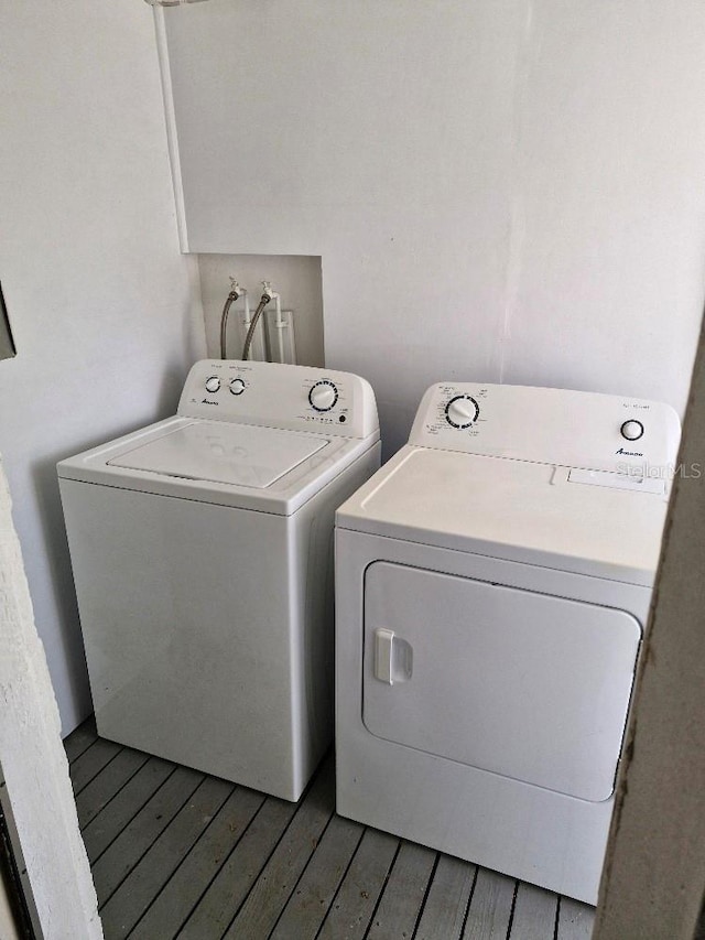 775 36th Ave S, Saint Petersburg, FL 33705 - laundry room with light wood-style floors, laundry area, and independent washer and dryer