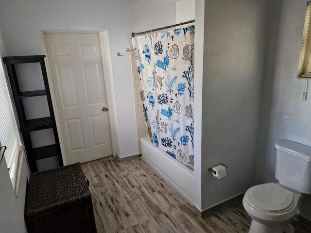 775 36th Ave S, Saint Petersburg, FL 33705 - full bathroom featuring shower / bath combination with curtain, wood finished floors, toilet, and baseboards