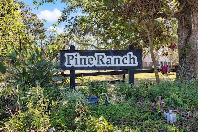 view of community / neighborhood sign