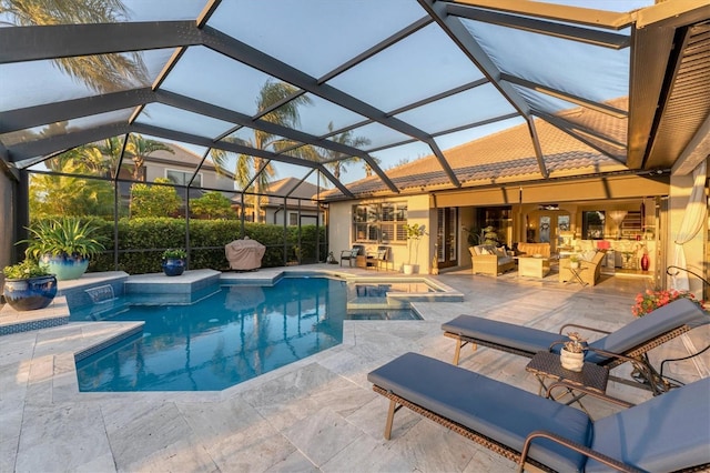 outdoor pool with an outdoor living space, a jacuzzi, and a patio area