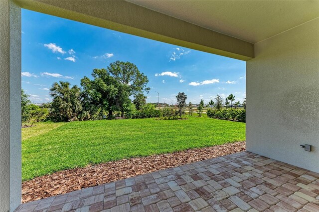 995 Waterline Ct, Sarasota, FL 34240 - view of yard with a patio