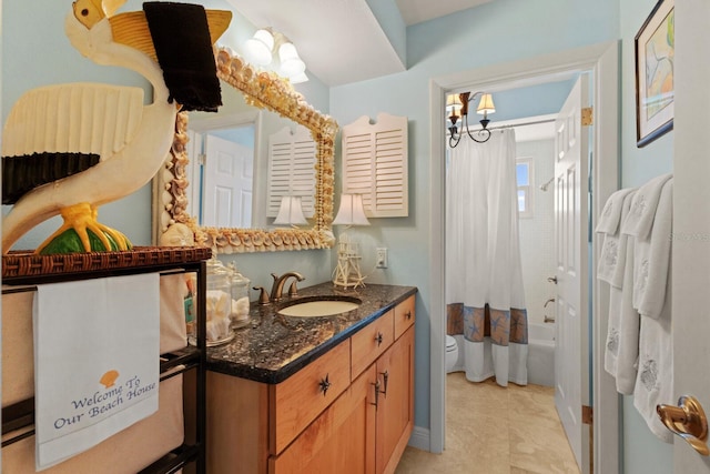 full bath with toilet, vanity, baseboards, and shower / bath combo