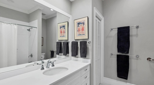 full bath with curtained shower, vanity, and toilet